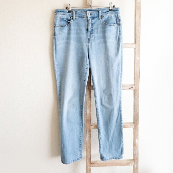 TALBOTS STRAIGHT LEG FLAWLESS HIGH WAIST JEANS LIGHT WASH DENIM SZ 10 - Picture 3 of 9